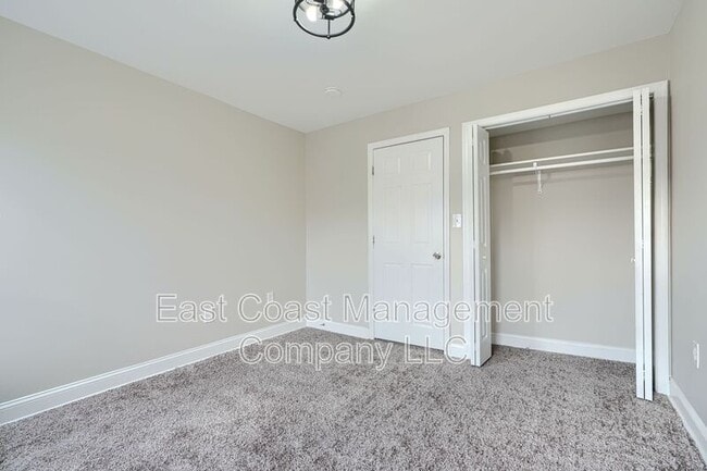 Building Photo - 1527 N Stricker St