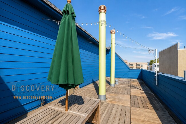 Building Photo - Charming Adams Point One Bedroom Condominium