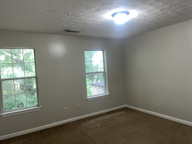 Building Photo - 2352 Wellington Cir