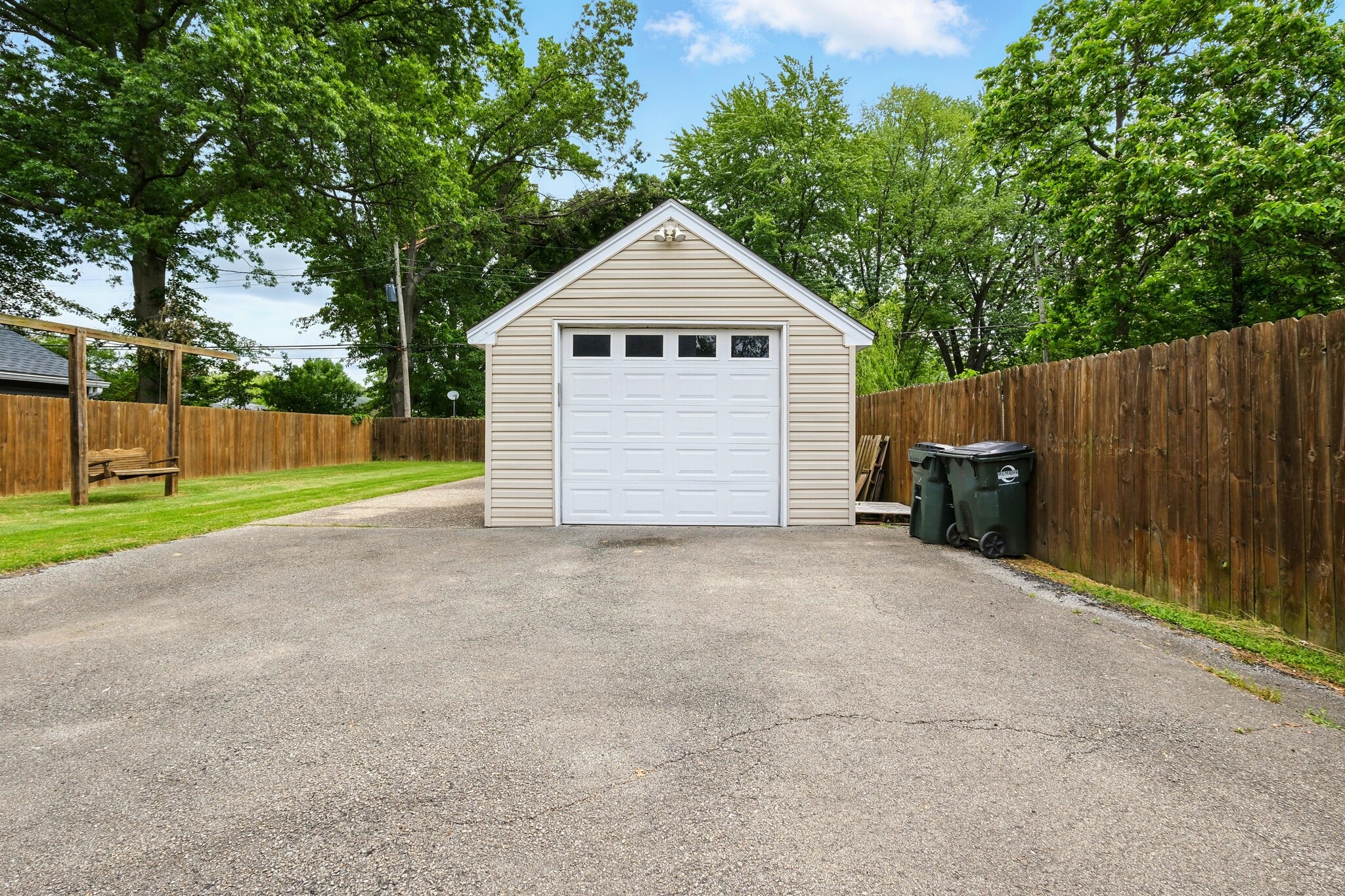 Building Photo - 421 Marquette Dr