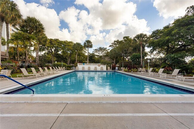 Building Photo - 4030 W Palm Aire Dr