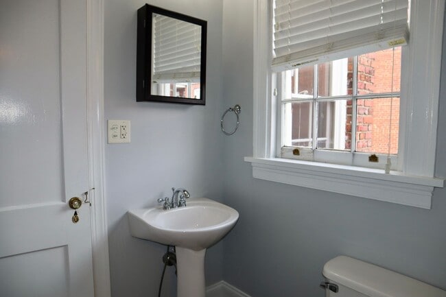 Building Photo - THIS IS THE ONE 2 Bedroom 2 Bath Condo in ...