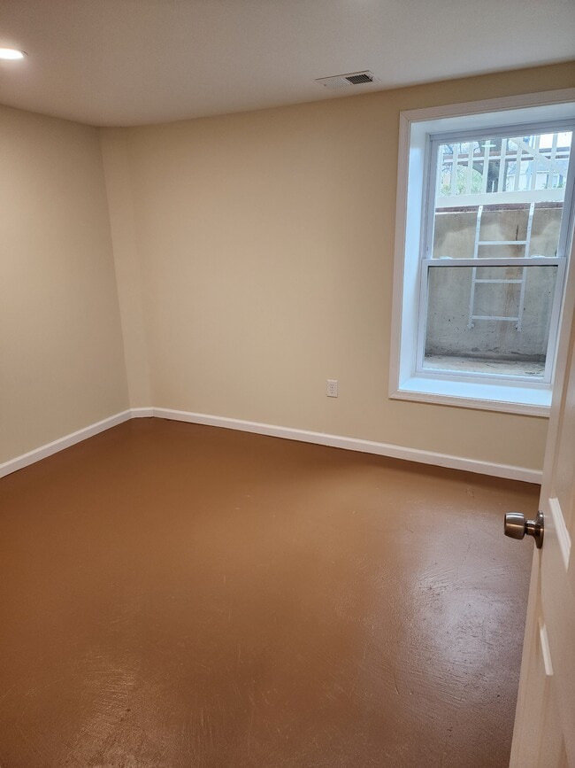 Building Photo - 205 15th St NE