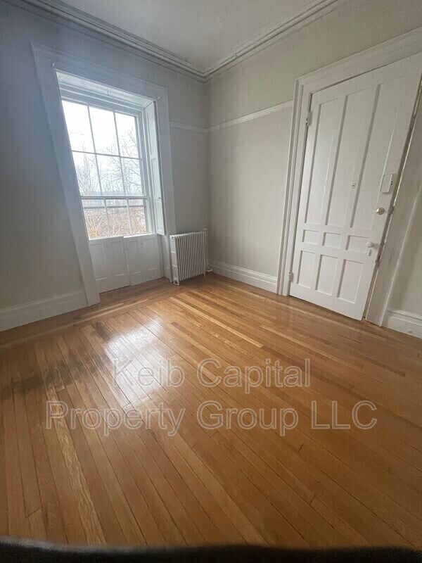 Building Photo - 179 Main St