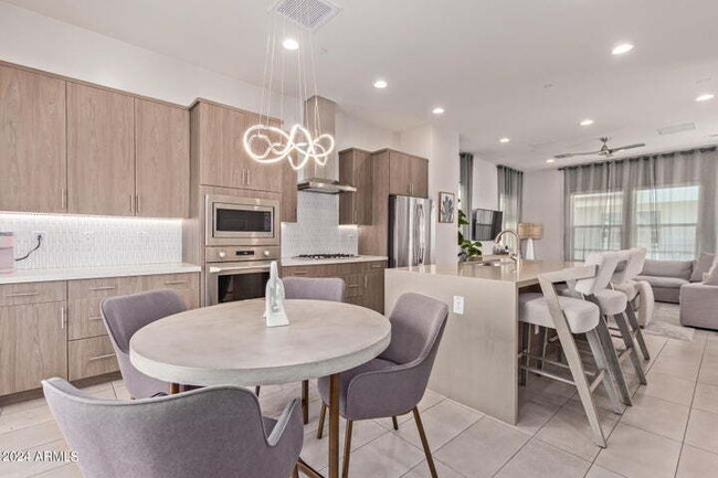 Building Photo - Amazing 2BR + Office Townhome in Old Town Scottsdale