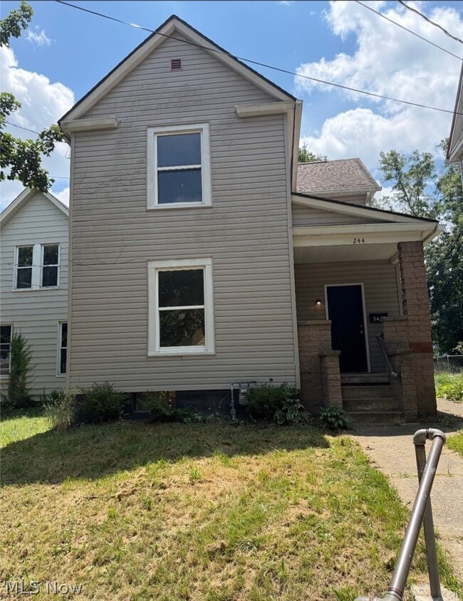 Building Photo - 244 Arch St