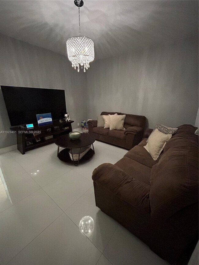 Building Photo - 4110 NE 24th St