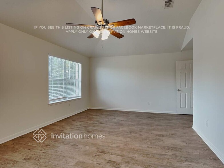 Building Photo - 28631 Hidden Lake W