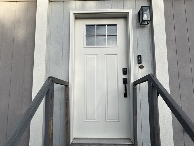 Building Photo - 1416 Huntley