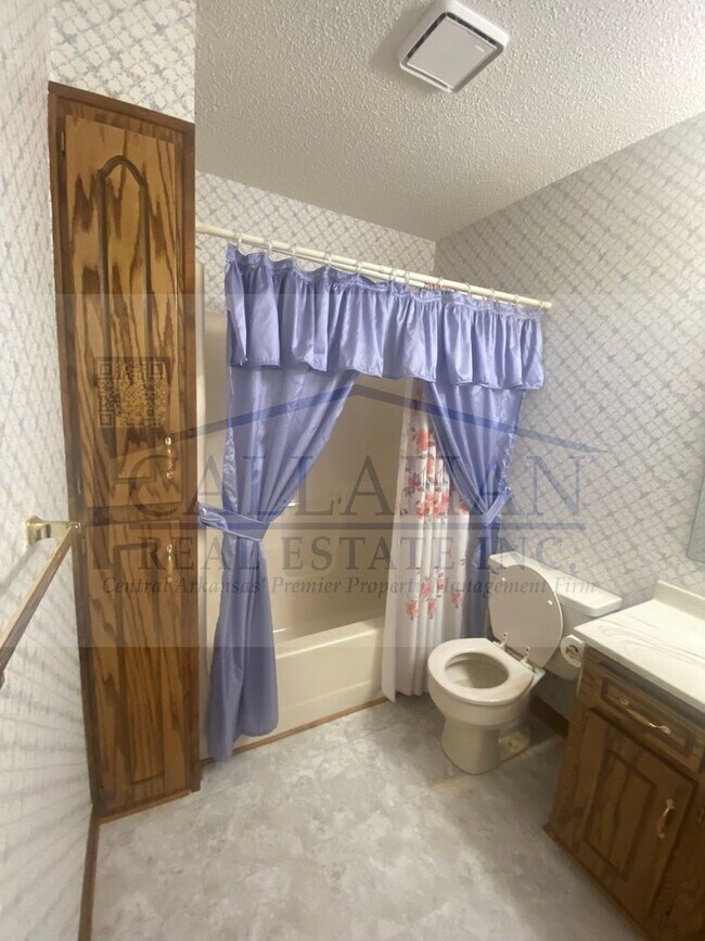 Building Photo - Sherwood 3 Bedroom Home