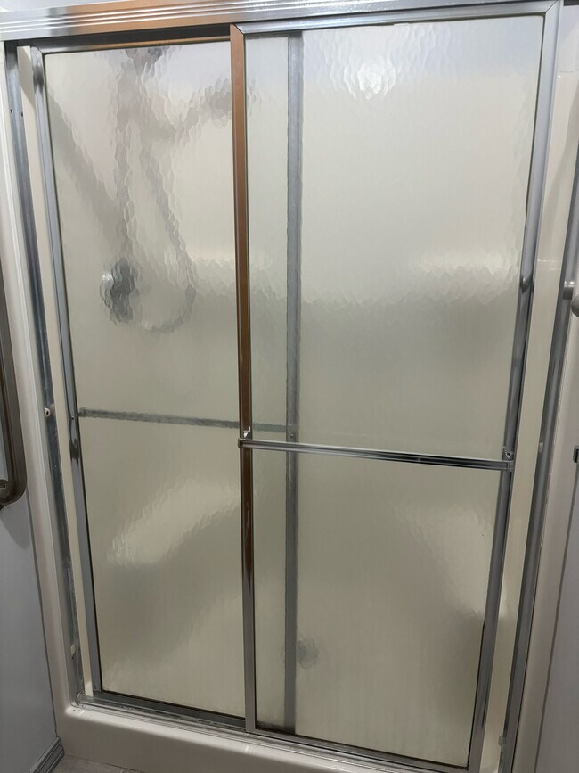 Master Bath - 898 N 22nd St