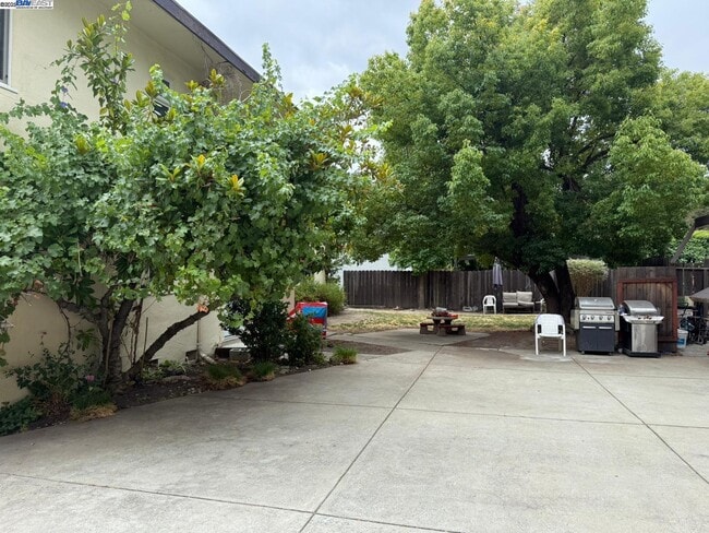 Building Photo - 987 Paulson Ct