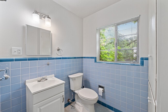 Building Photo - 417 W Gramercy Pl