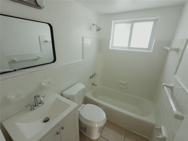 Building Photo - 1999 N Glades Dr