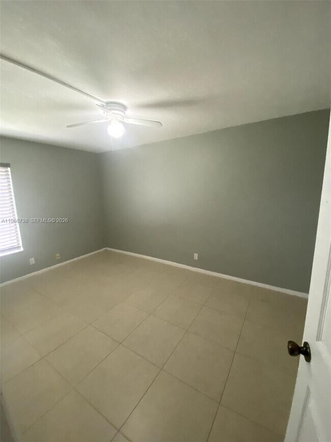 Building Photo - 613 N University Dr