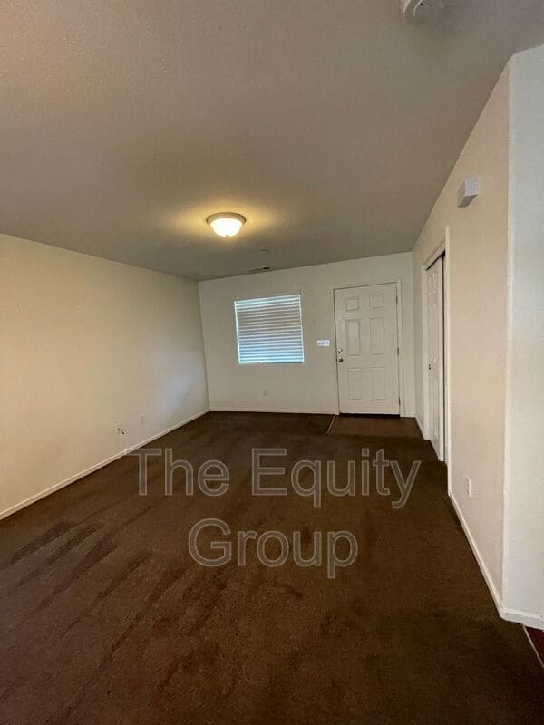 Building Photo - 2218 W Lark Ave
