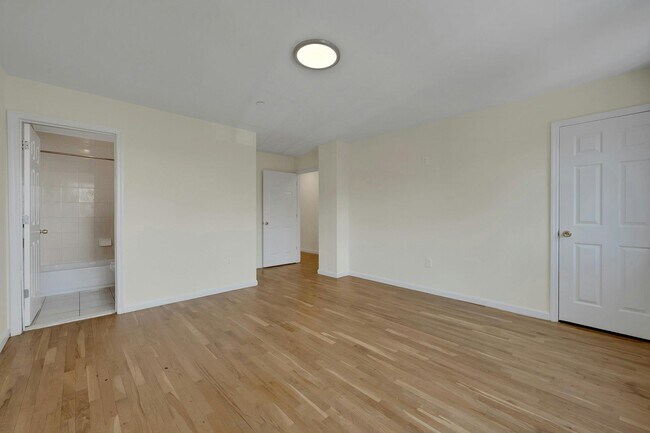Building Photo - 3313 Rombouts Ave