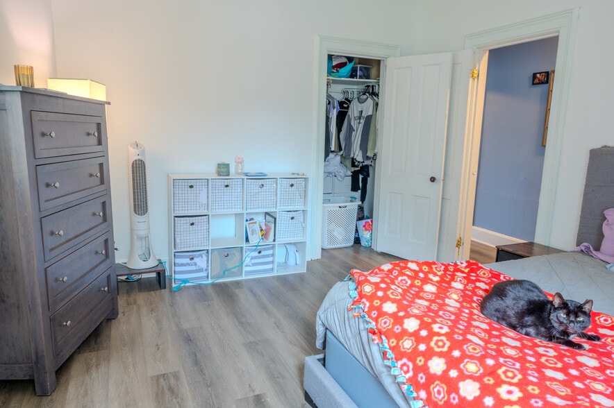 Generously sized master bedroom, perfect for comfortable living. - 1534 N Marshall St