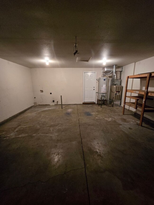 Building Photo - Pet Friendly, Single Level 3bed : 2bath Ho...