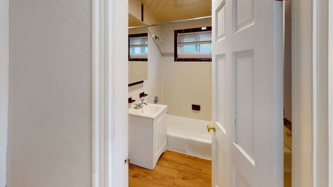 Building Photo - Winter Hill freshly renovated two bedroom ...