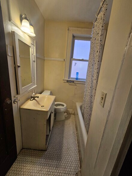 Building Photo - 286 Western Ave