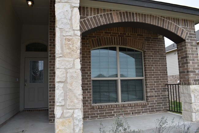 Building Photo - Beautiful Home in the Cedarbrook Ridge sub...