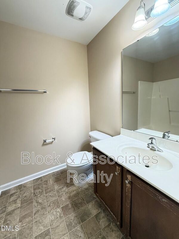 Building Photo - 705 Keystone Park Dr