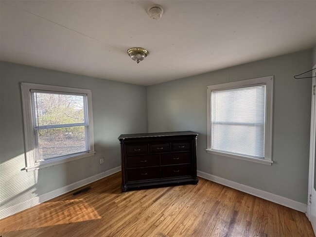 Building Photo - 1304 Cabell Dr