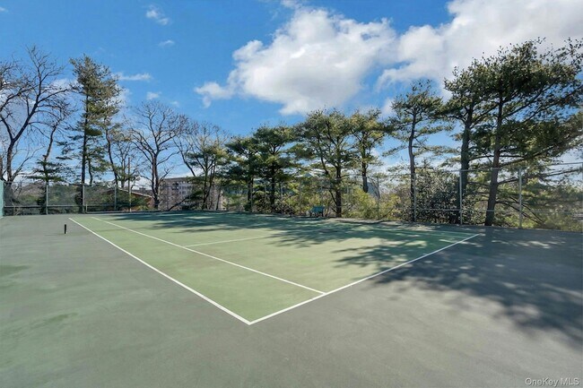 Building Photo - 703 Pelham Rd