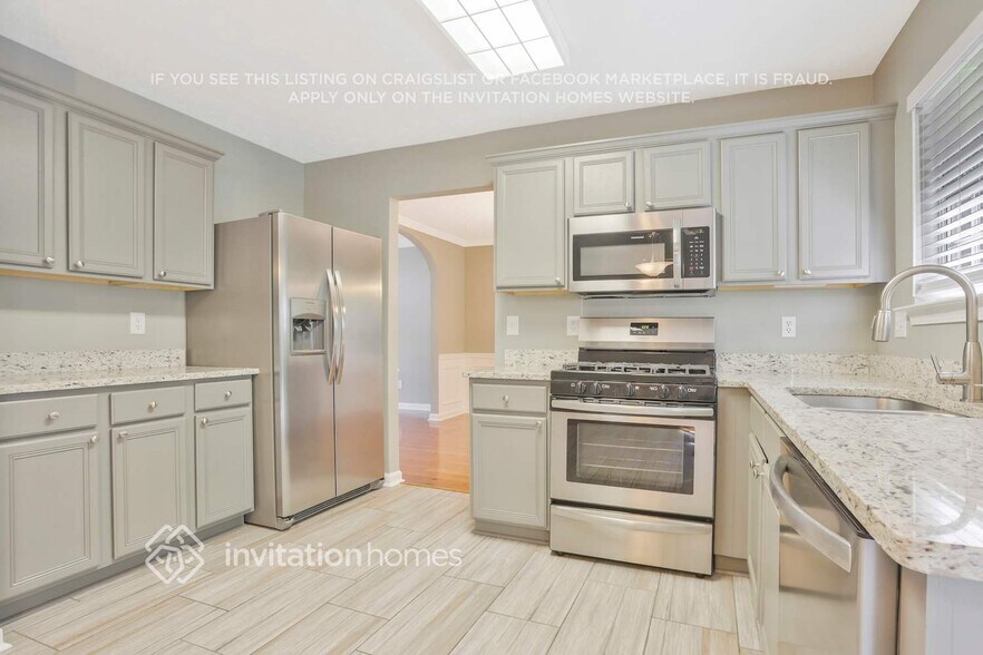 Building Photo - 3417 Sandlake Dr SW