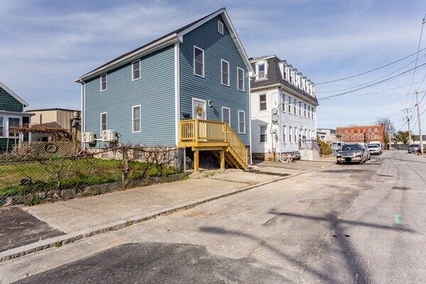 Building Photo - 31 Hicks St