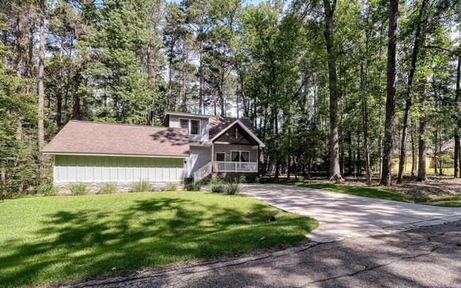 Building Photo - 70 Green Tree Dr