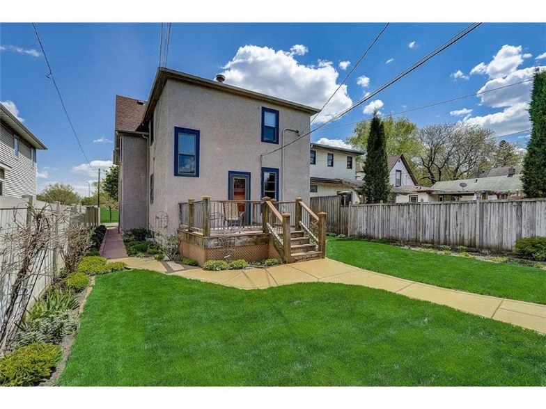 Building Photo - 4220 33rd Ave S