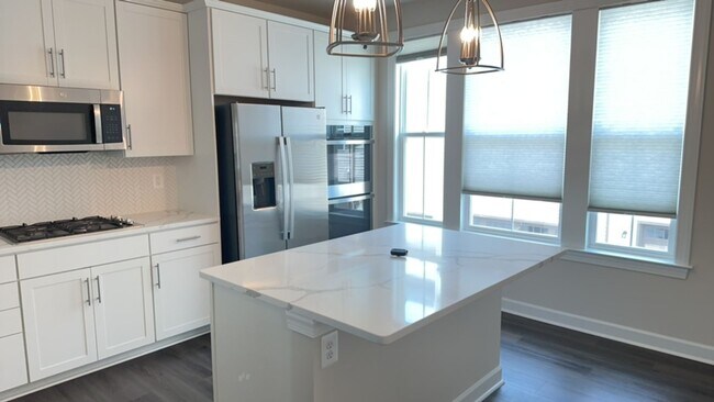 Building Photo - 7224 Mountaineer Dr