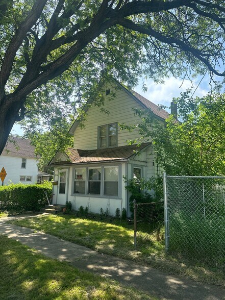 Building Photo - 1232 4th St