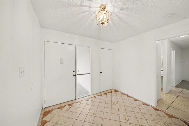 Building Photo - 5033 Loyola Ln