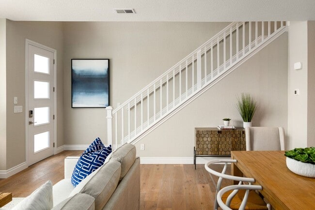 Building Photo - Beautiful 2-story modern townhome available for rent in booming Interquest & Voyager area