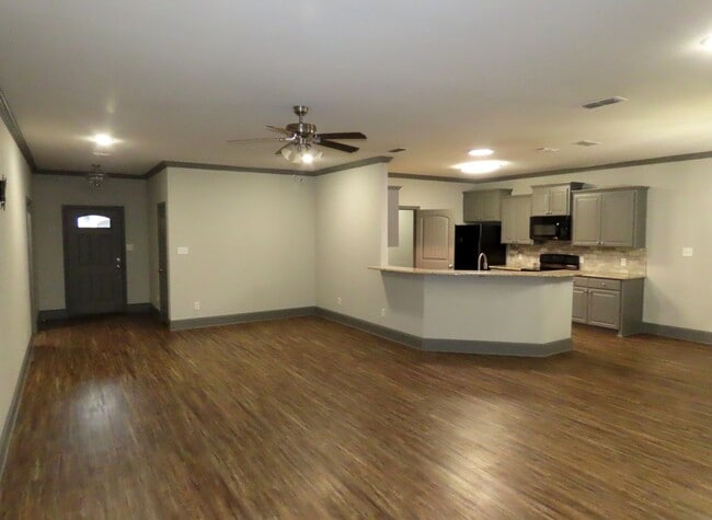 Building Photo - South Tyler-Whitehouse ISD!  Beautiful 3 Bedroom, 2 Bath Home