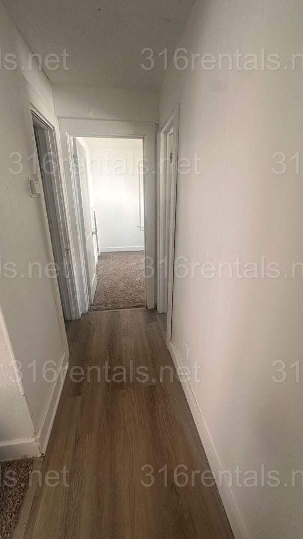 Building Photo - $825 - 2 bed 1 bath - Single Family Home