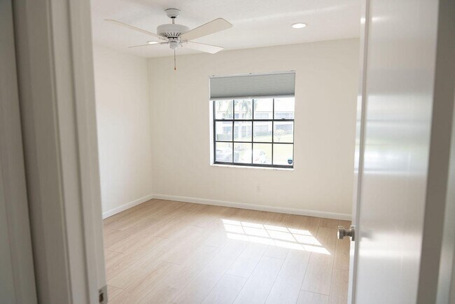 Building Photo - 602 Pinecrest Cir