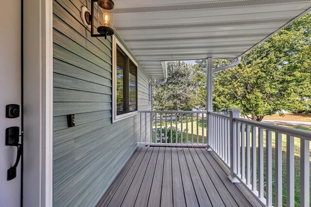 Building Photo - 9641 Meadow Ln