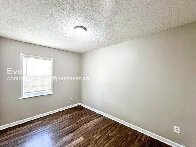 Building Photo - 3 Bed/2 Bath Home with Off Street Parking / Pet-Friendly / Vouchers Accepted / Available Now!