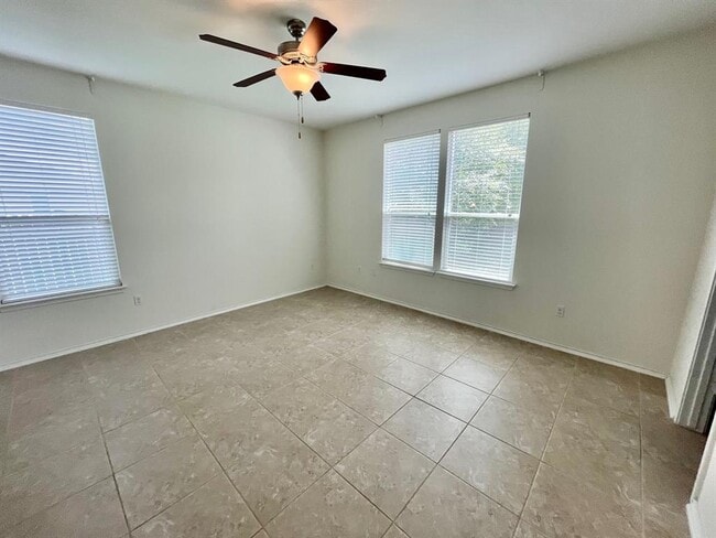 Building Photo - 413 Hunters Hill Dr