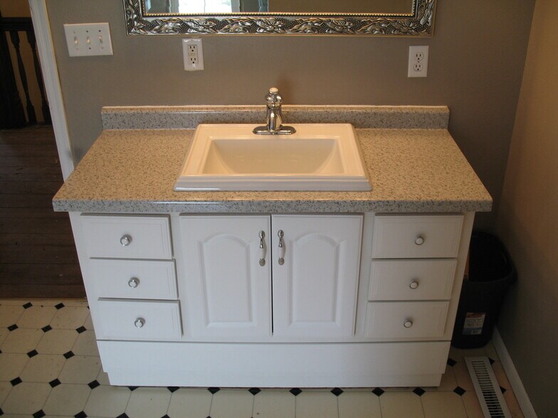 Building Photo - 209 Garland St E