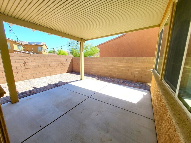 Building Photo - 4 Bedroom House with Community Pool, Baseb...