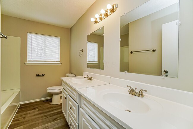 Building Photo - 5262 Hacket Dr