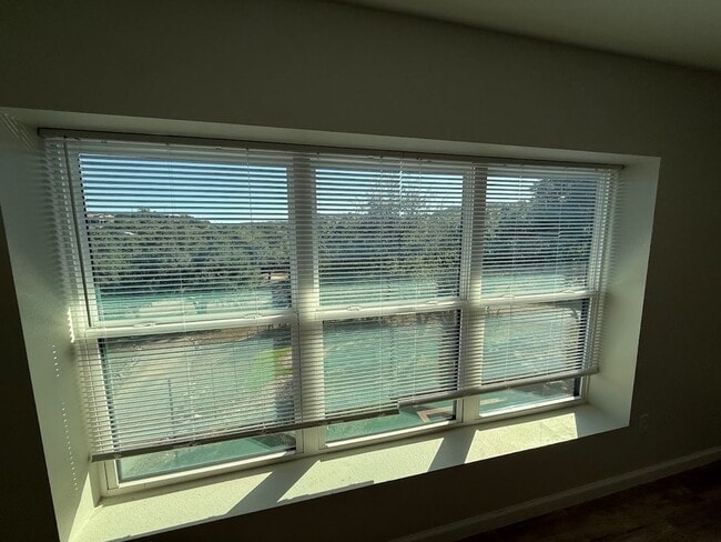 Building Photo - PRICE DROP !!