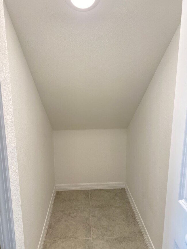 Building Photo - 7049 Samuel Ivy Dr
