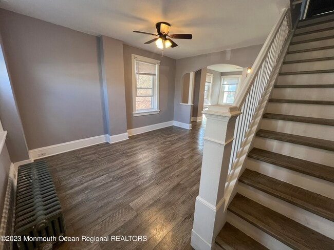 Primary Photo - 39 Railroad Ave