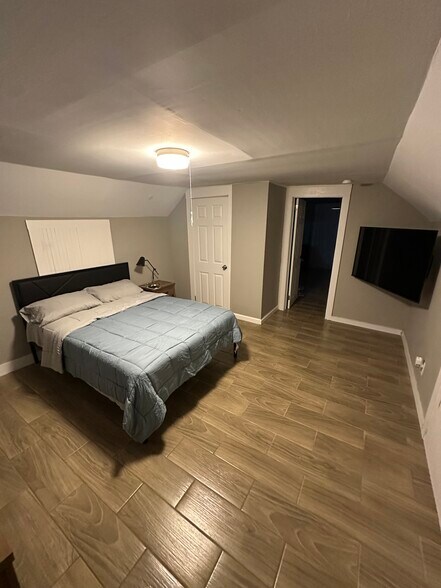 Building Photo - 66 Maplewood Ave